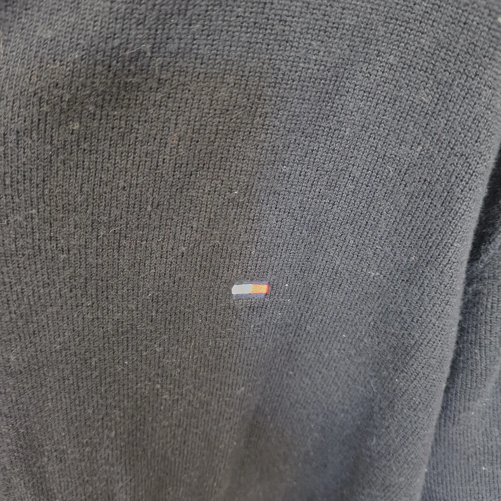 Tommy Hilfiger Men's XL Navy Classic V-Neck Long Sleeve Pull Over Sweater